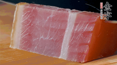 金字火腿切片。