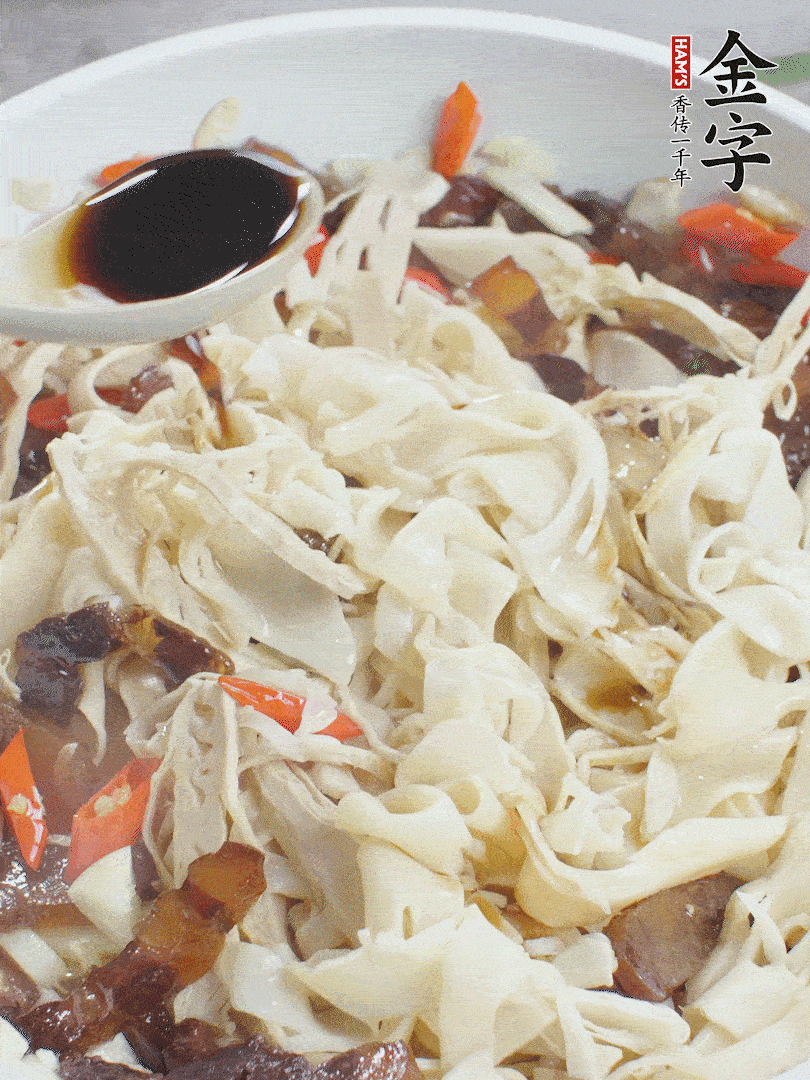 下糯米筍，淋一點生抽、蠔油調(diào)味。