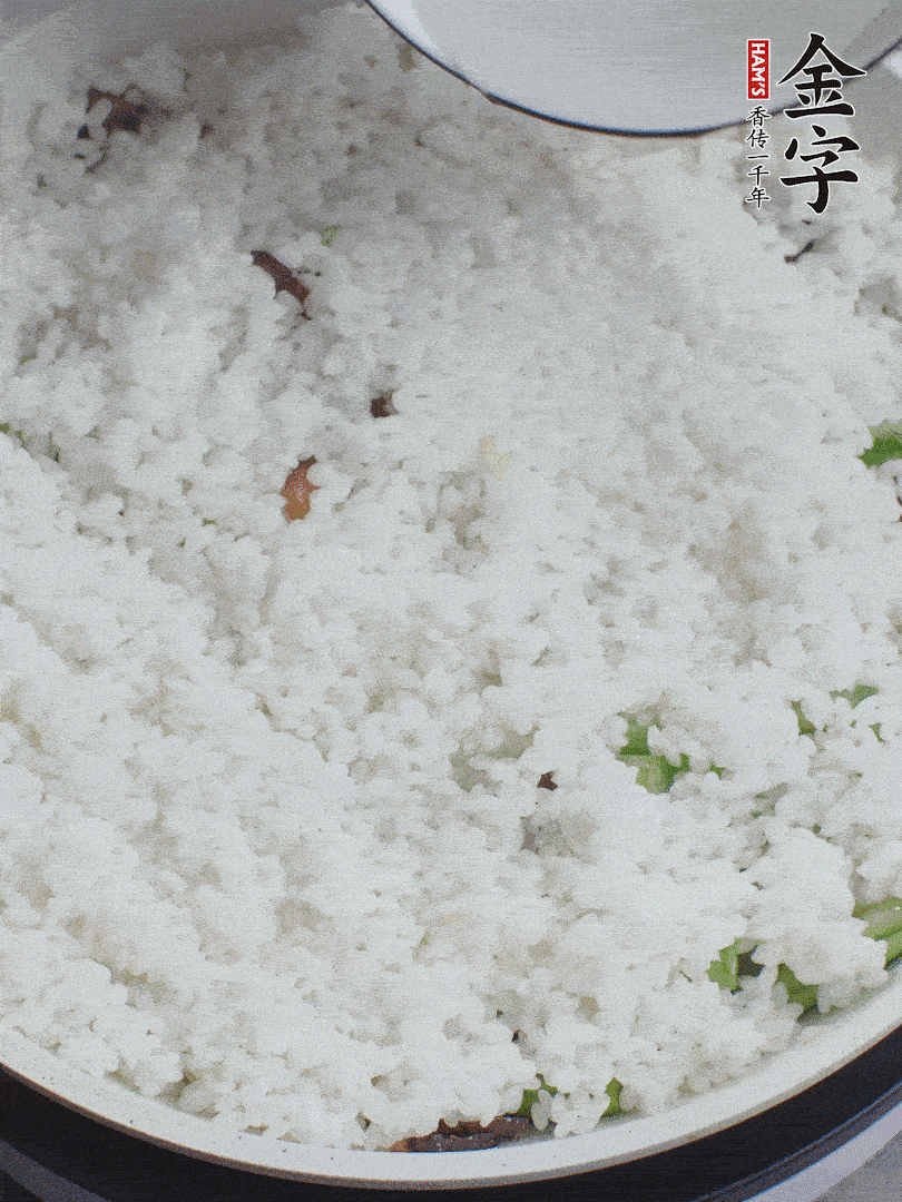 放一碗水，蓋蓋燜煮。