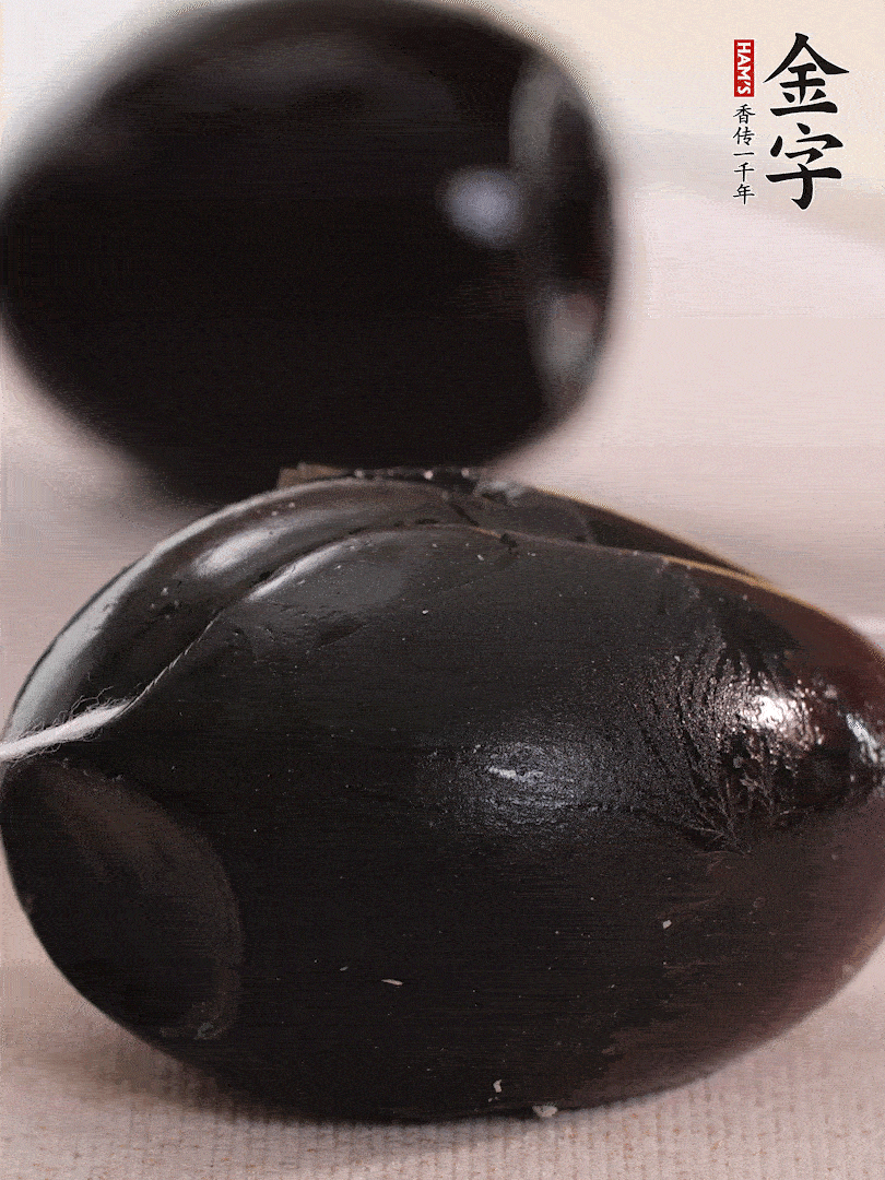 娃娃菜金針菇去跟洗凈，皮蛋改刀。