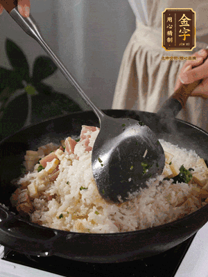 米飯煮熟后，拌入薺菜
