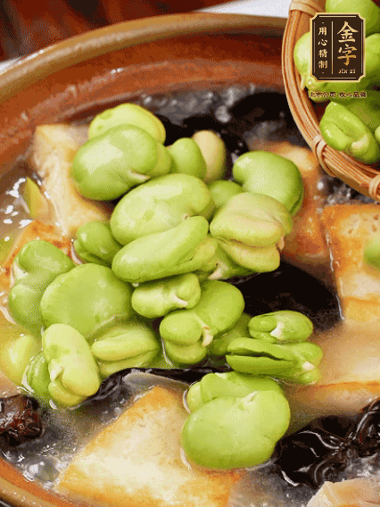最后可以放豆瓣、木耳煮熟，依照個人口味加點鹽調(diào)味